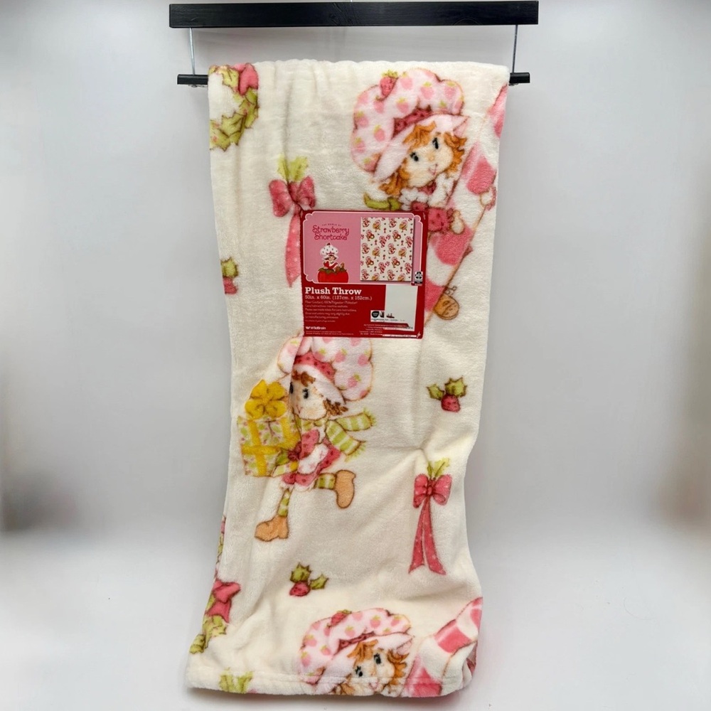 NWT Strawberry Shortcake Candy Cane Christmas 2025 Plush Throw
